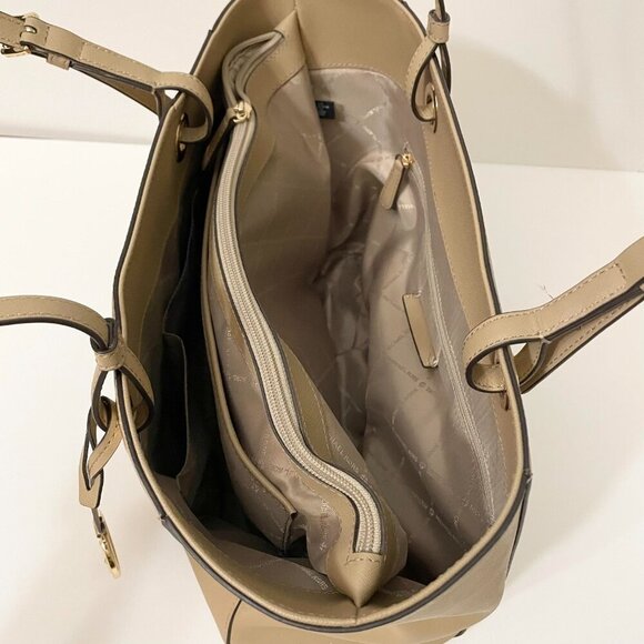 Michael Kors Walsh Purse Flaws - Picture 13 of 16